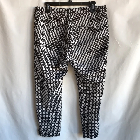 H&M black and white modern print crop pants, size 14 - Picture 5 of 11